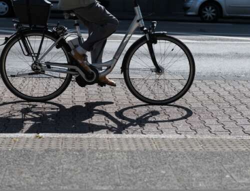 Pedelecs sorgen für mehr Mobilität im Alter – aber auch für Gefahren