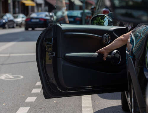 Dooring: Türwarnsysteme sollen Pflicht werden / ADFC fordert sichere Radwege